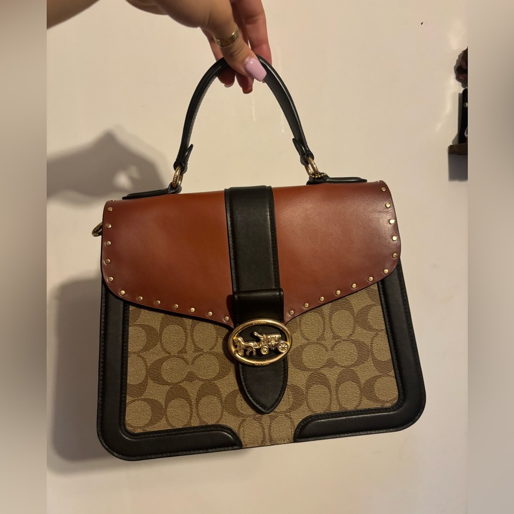 Coach burgundy and gold hand bag. Pretty nice size.